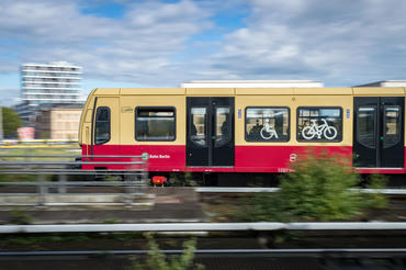 webp file named /photos/img/berliner-sbahn-panning.webp