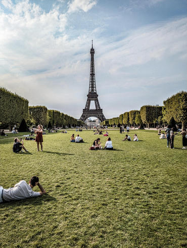 webp file named /photos/img/champs-de-mars-paris.webp