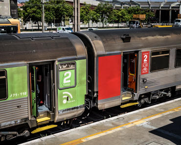 webp file named /photos/img/comboios-portugal-train.webp