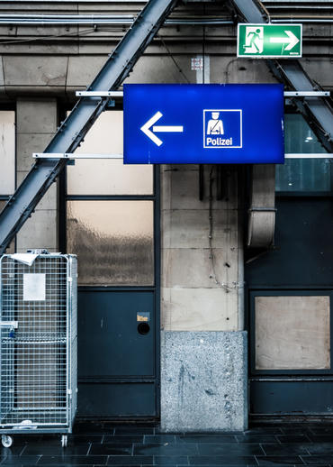 webp file named /photos/img/frankfurt-hbf-polizei.webp